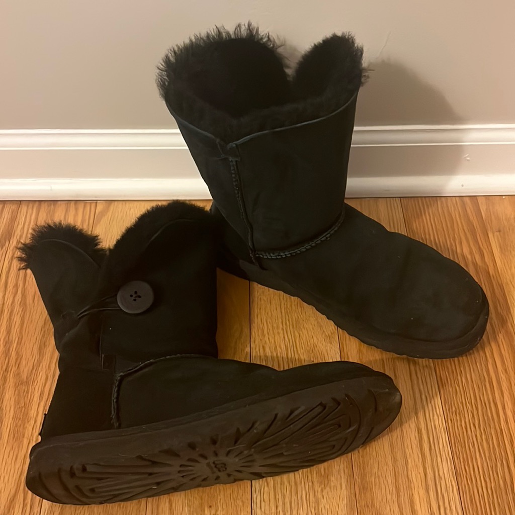 Ugg Boot With Side Button